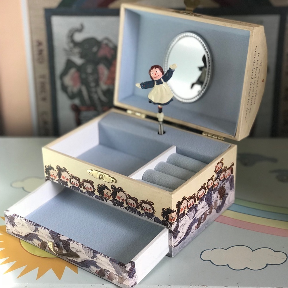 Rare Dancing Musical Raggedy Ann Jewelry Box